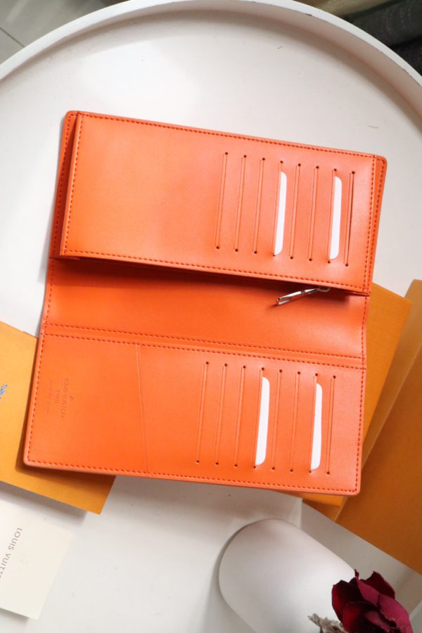 Louis Vuitton New Aerogram Brazza Wallet - Orange - Image 3