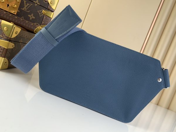 Louis Vuitton Aerogram Shoulder Bag - Blue - Image 4