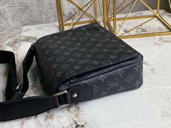 Louis Vuitton Men's District Messenger Bag - Black - Image 5