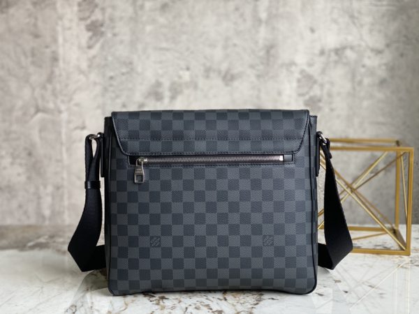 Louis Vuitton Damier Graphite Heiger Men's Messenger Bag - Image 4