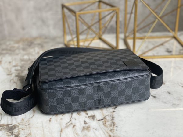 Louis Vuitton Men's DISTRICT Small Messenger Bag - Image 5