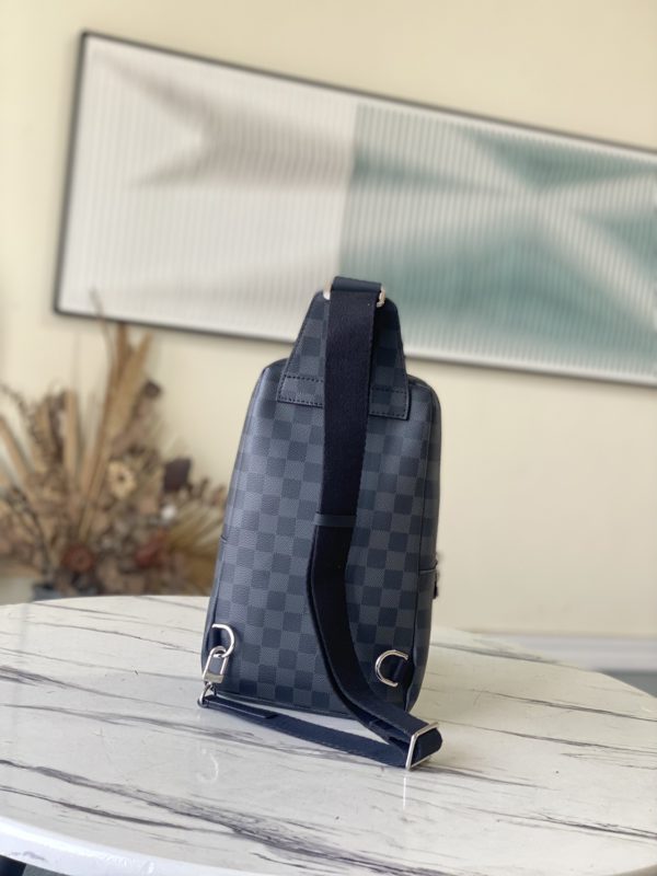Louis Vuitton Grid AVENUE Shoulder Bag - Black - Image 5