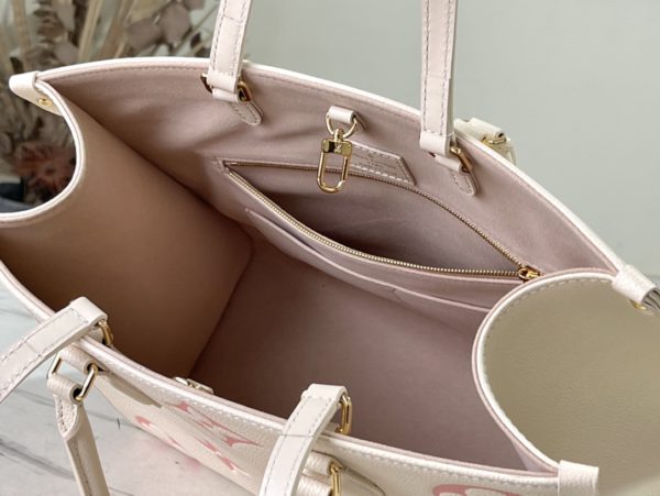 Louis Vuitton OnTheGo Medium Tote bag - Image 3