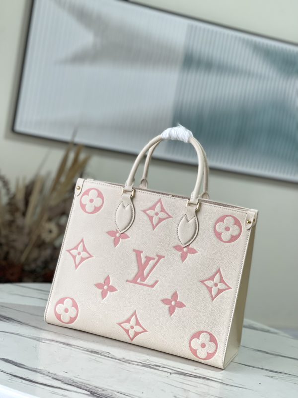 Louis Vuitton OnTheGo Medium Tote bag - Image 4