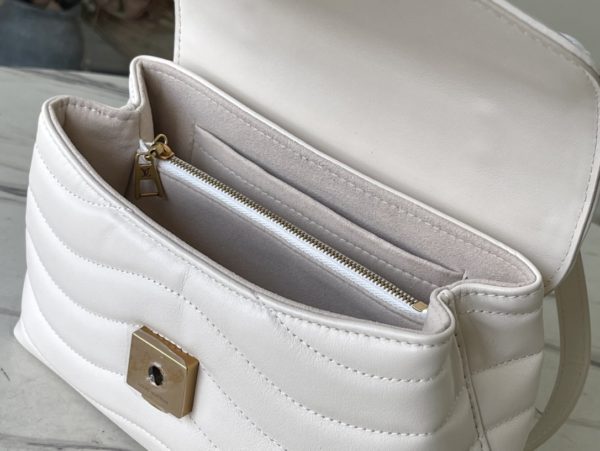 Louis Vuitton This Hold Me Handbag - White - Image 3
