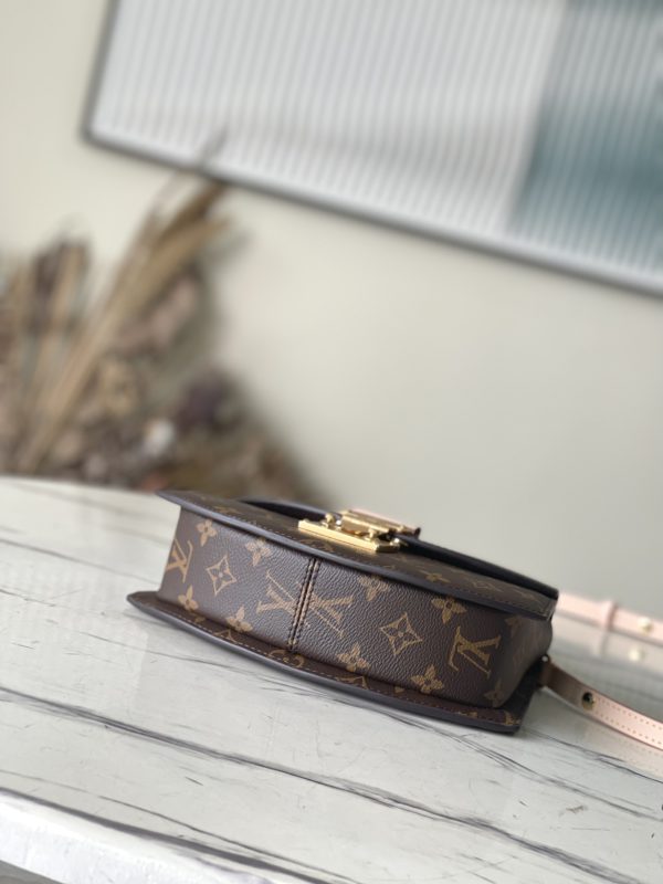 Louis Vuitton CrossBody Presbyopia Handbag - Image 5