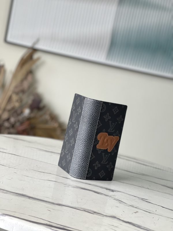 Louis Vuitton Green Suit Clip Wallet - Image 8