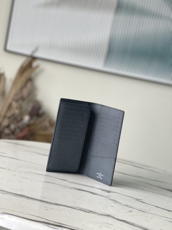 Louis Vuitton Green Suit Clip Wallet - Image 9