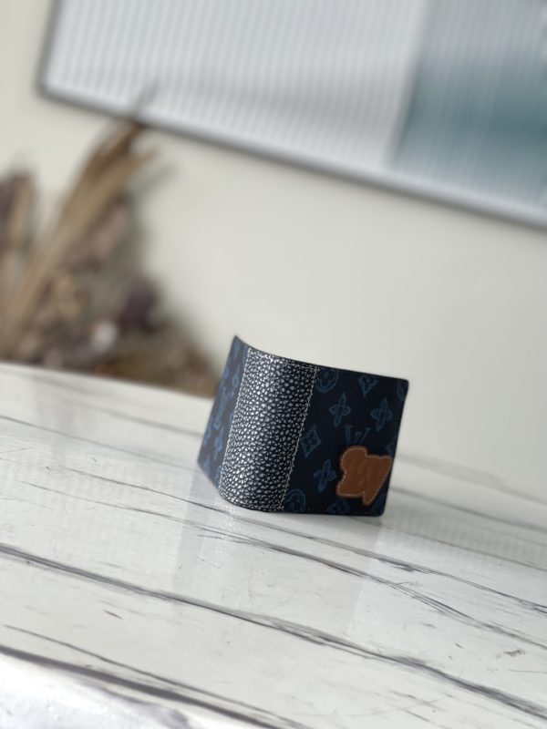 Louis Vuitton Blue Suit Clip Wallet - Image 9