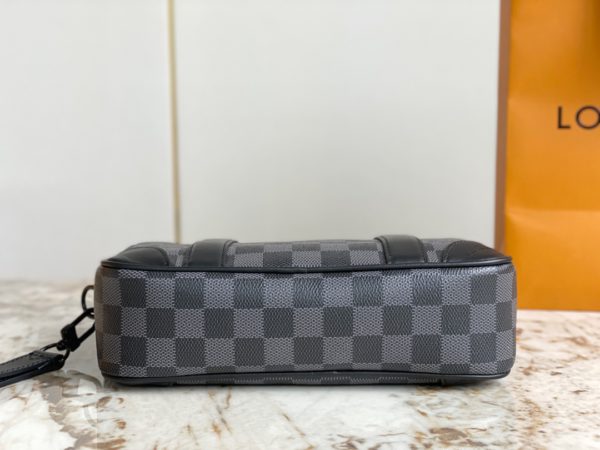 Louis Vuitton POCHETTE KASAI Clutch Bag for Men - Image 3