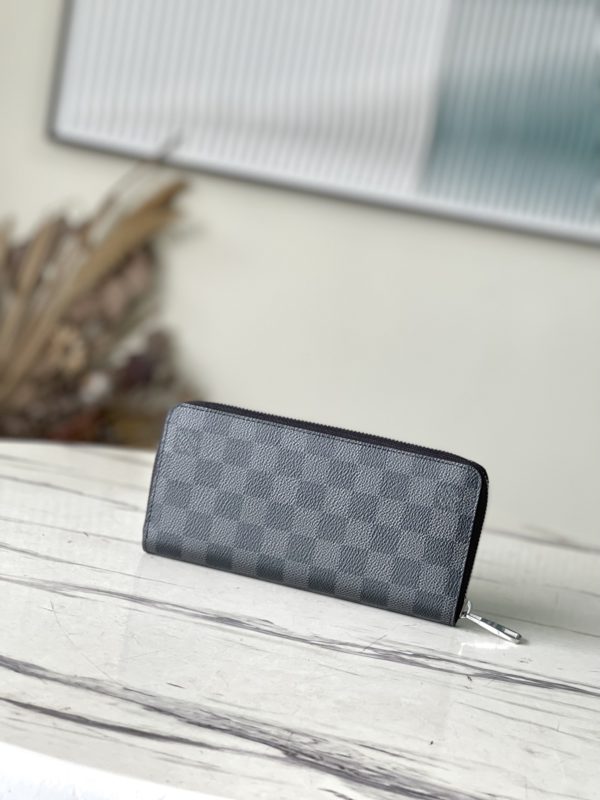 Louis Vuitton Haig Zippy Vertical Wallet