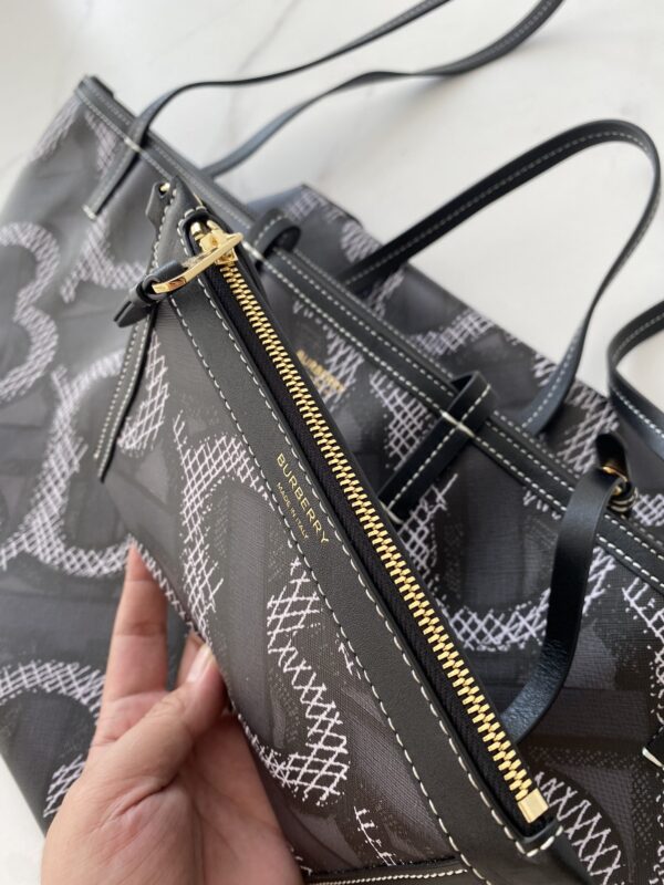 Burberry Beach Tote Bag - Black - Image 2