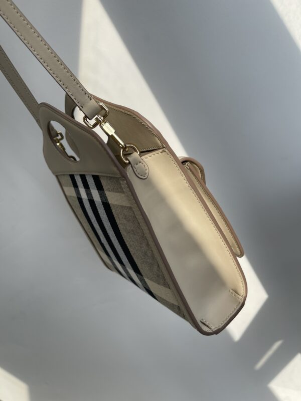 Burberry Horseferry Printing Shoulder Bag - Skin - Image 4