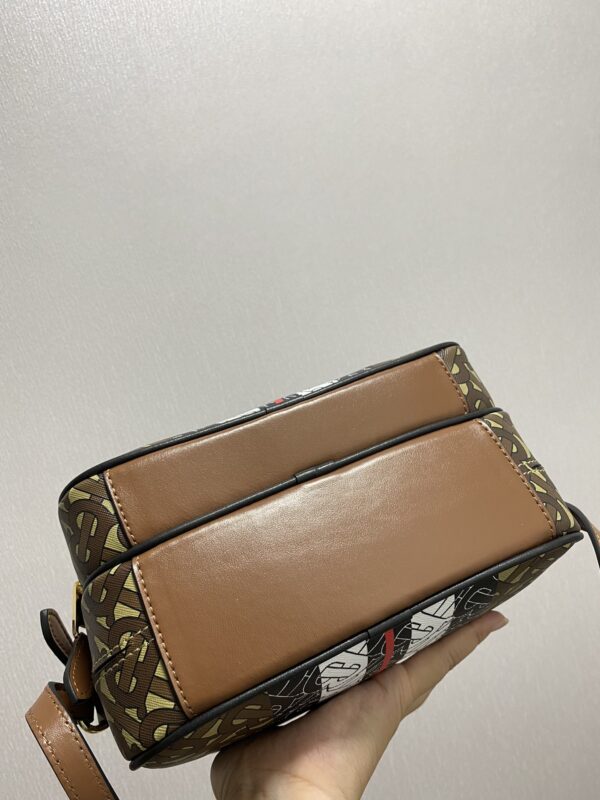 Burberry Vintage Check Camera Bag - Image 3