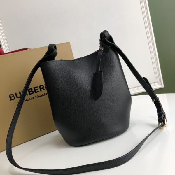 Burberry Women's One Shoulder Messenger Bag - Black - Image 5