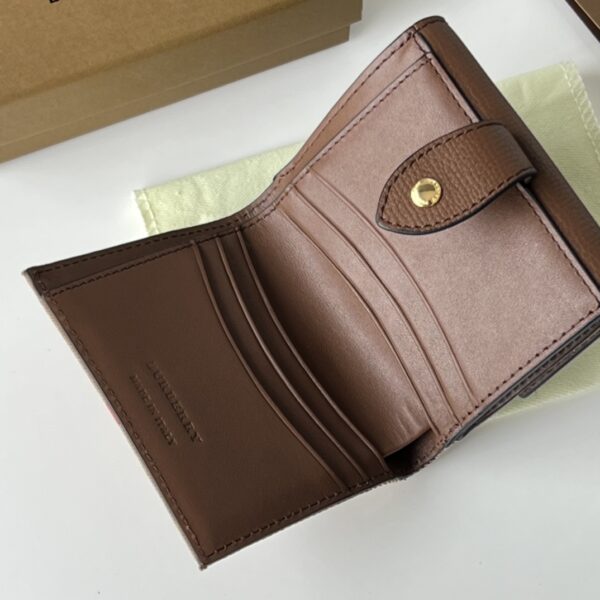 Burberry House Check Pattern Short Wallet - Brown - Image 5