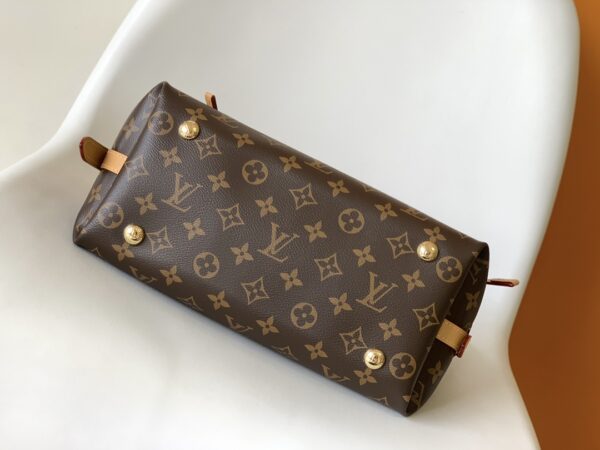 Louis Vuitton CarryAll Small Handbag - Image 3