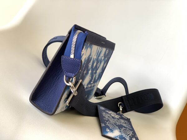 Louis Vuitton Two-Piece Gaston Wearable Wallet - Black/Blue - Image 5