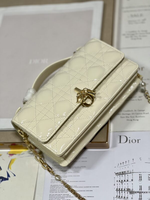 Dior Pearl Clutch - Patent Leather White - Image 3
