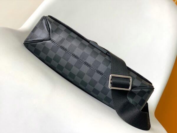 Louis Vuitton District Medium Messenger Bag - Gray - Image 3