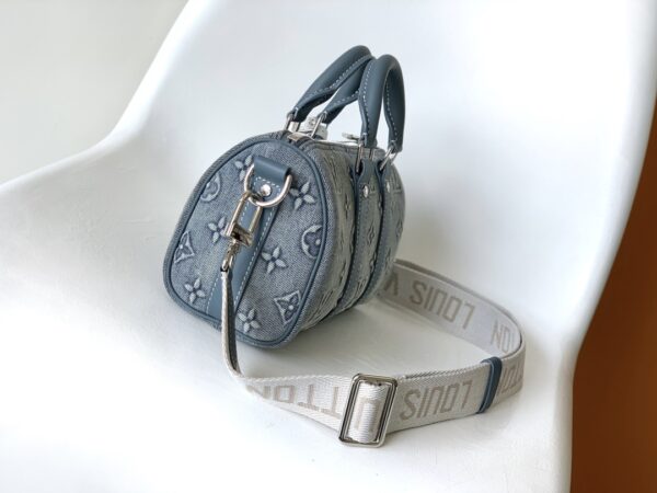 Louis Vuitton Keepall Bandoulière 25 Handbag - Blue - Image 5