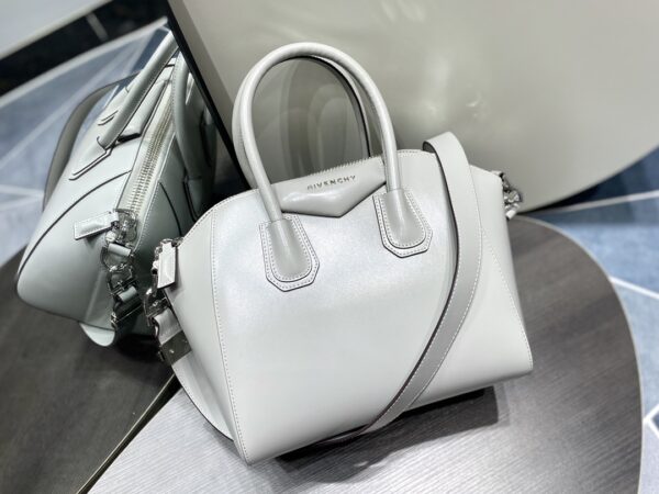 Givenchy Classic Antigona Motorcycle Large Bag - White - Image 5