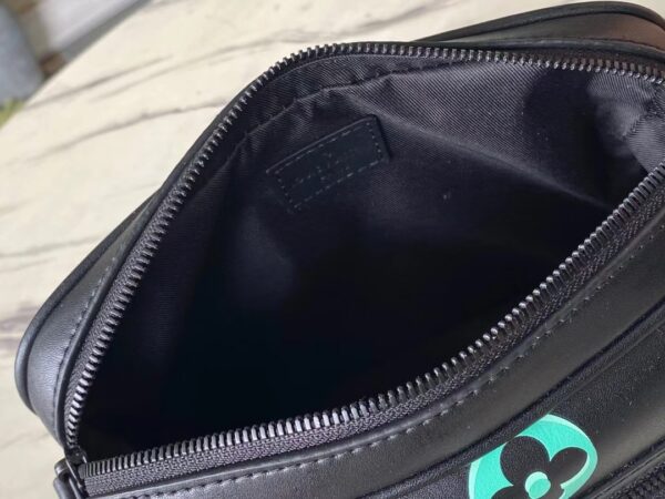 Louis Vuitton Comt Small Messenger Bag - Image 2